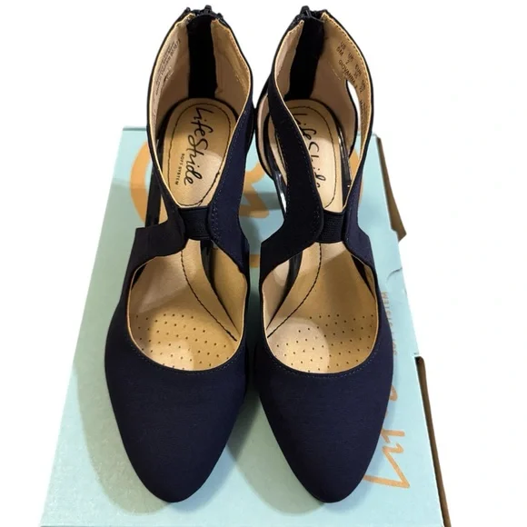 Life Stride Women's Navy Heels size 5 - Picture 2 of 7